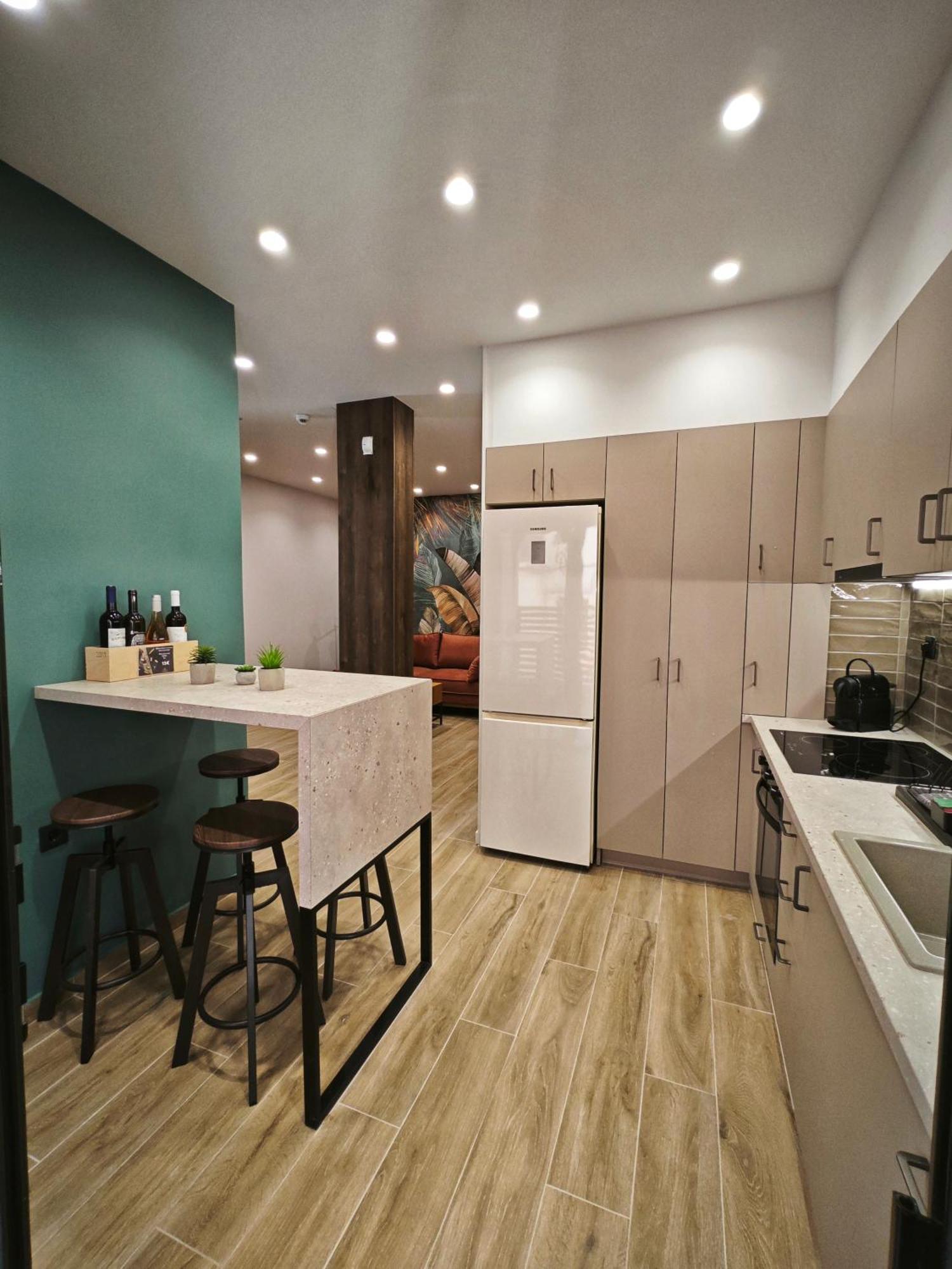 Caravin Wanderhome, 5 Min From Metro Nea Ionia アテネ エクステリア 写真